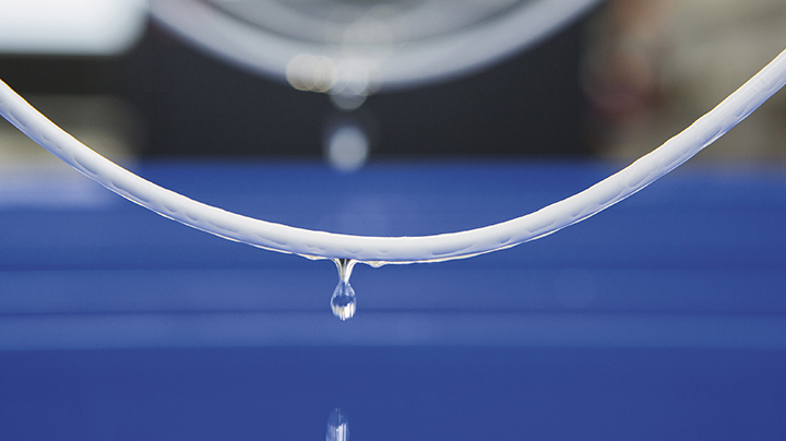 Multibore ultrafiltration fiber with water drip